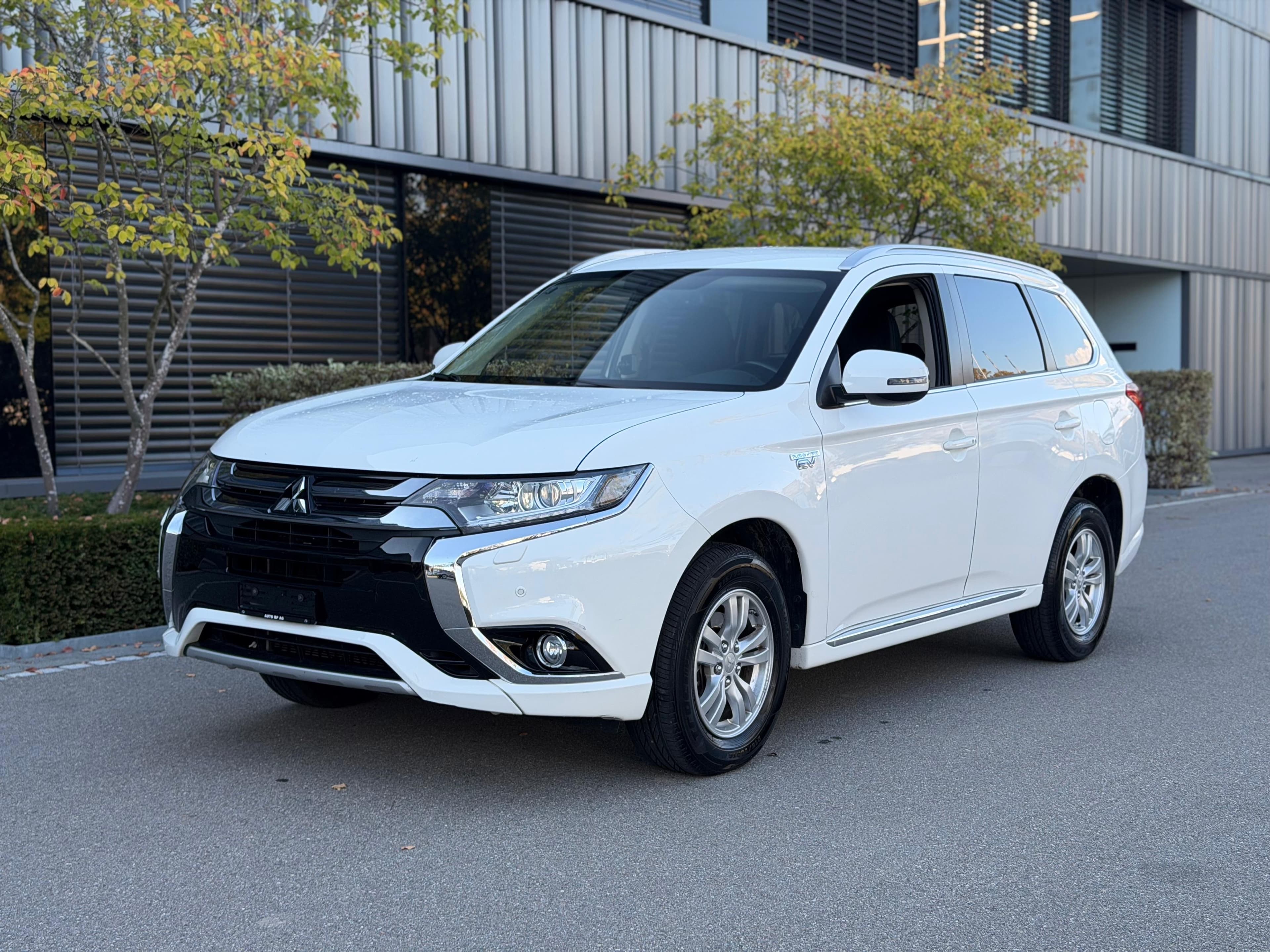 Mitsubishi Outlander 2.0 PHEV 4WD Automatic (Bild 1 von 14)