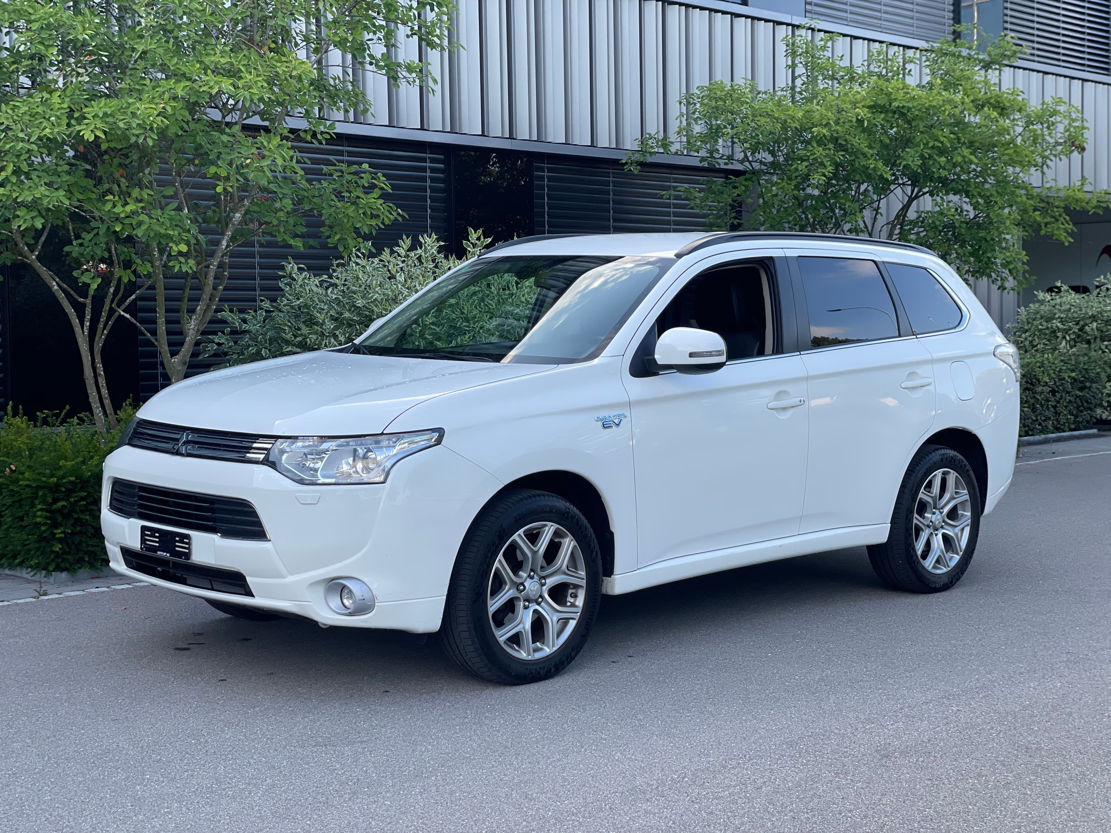 Mitsubishi Outlander 2.0 PHEV Navigator eAssist (Bild 1 von 13)