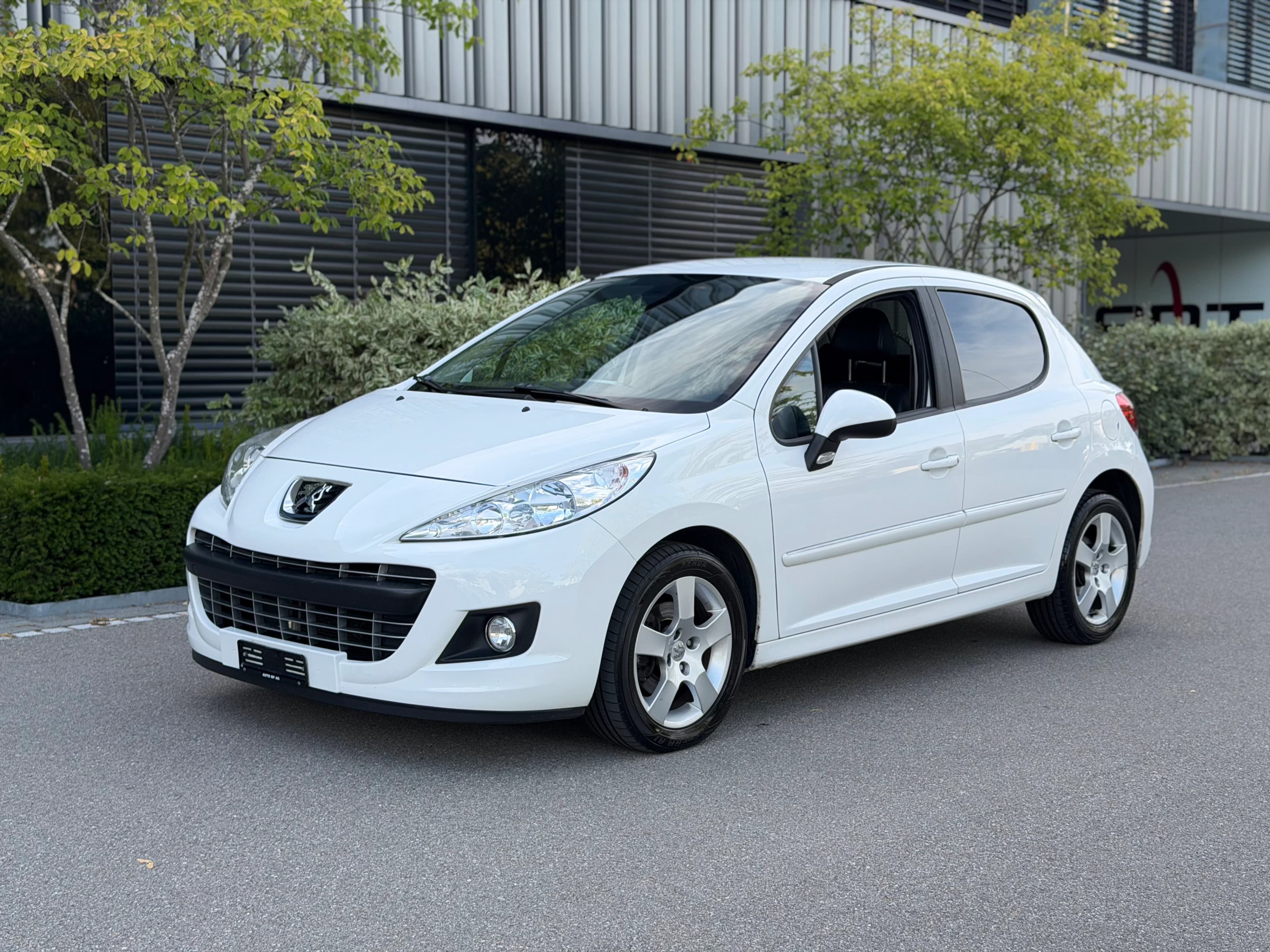Peugeot 207 1.6 16V Allure Automatic (image principale)