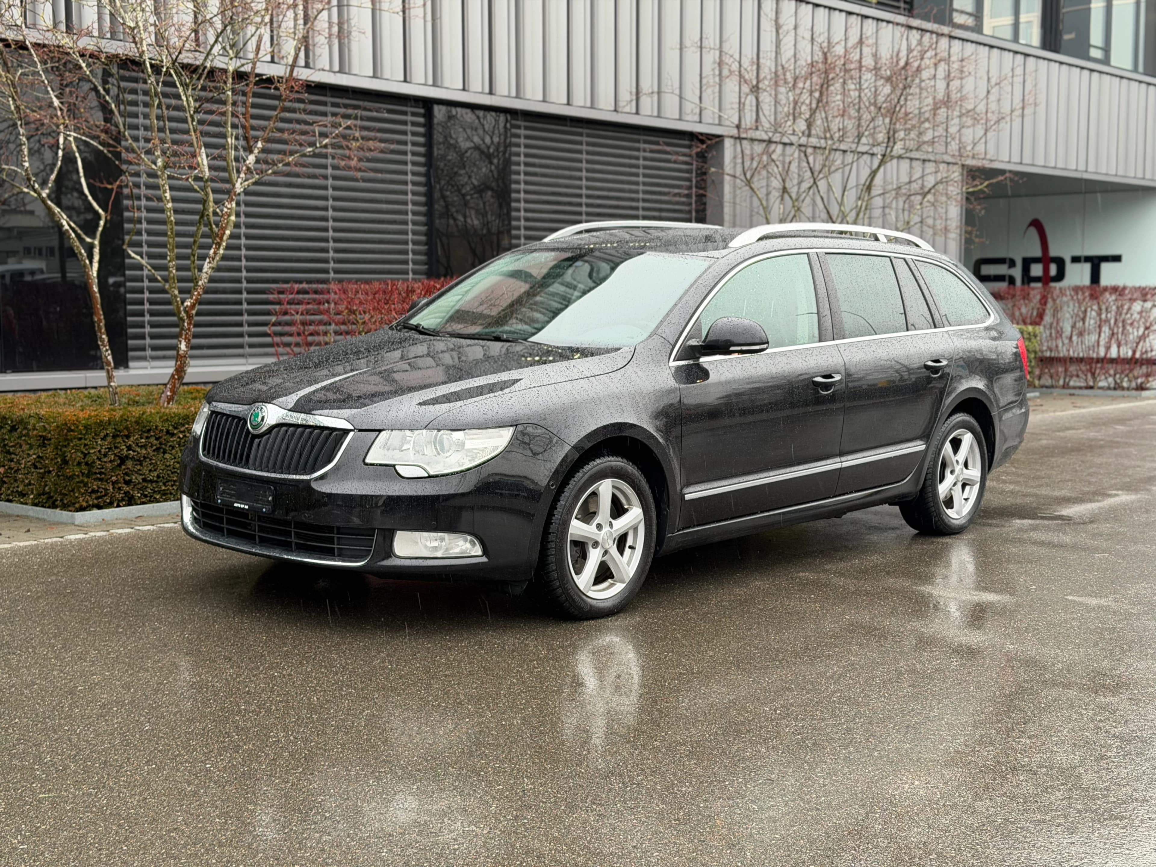 Škoda Superb Combi 2.0 TDi Elegance DSG (image principale)