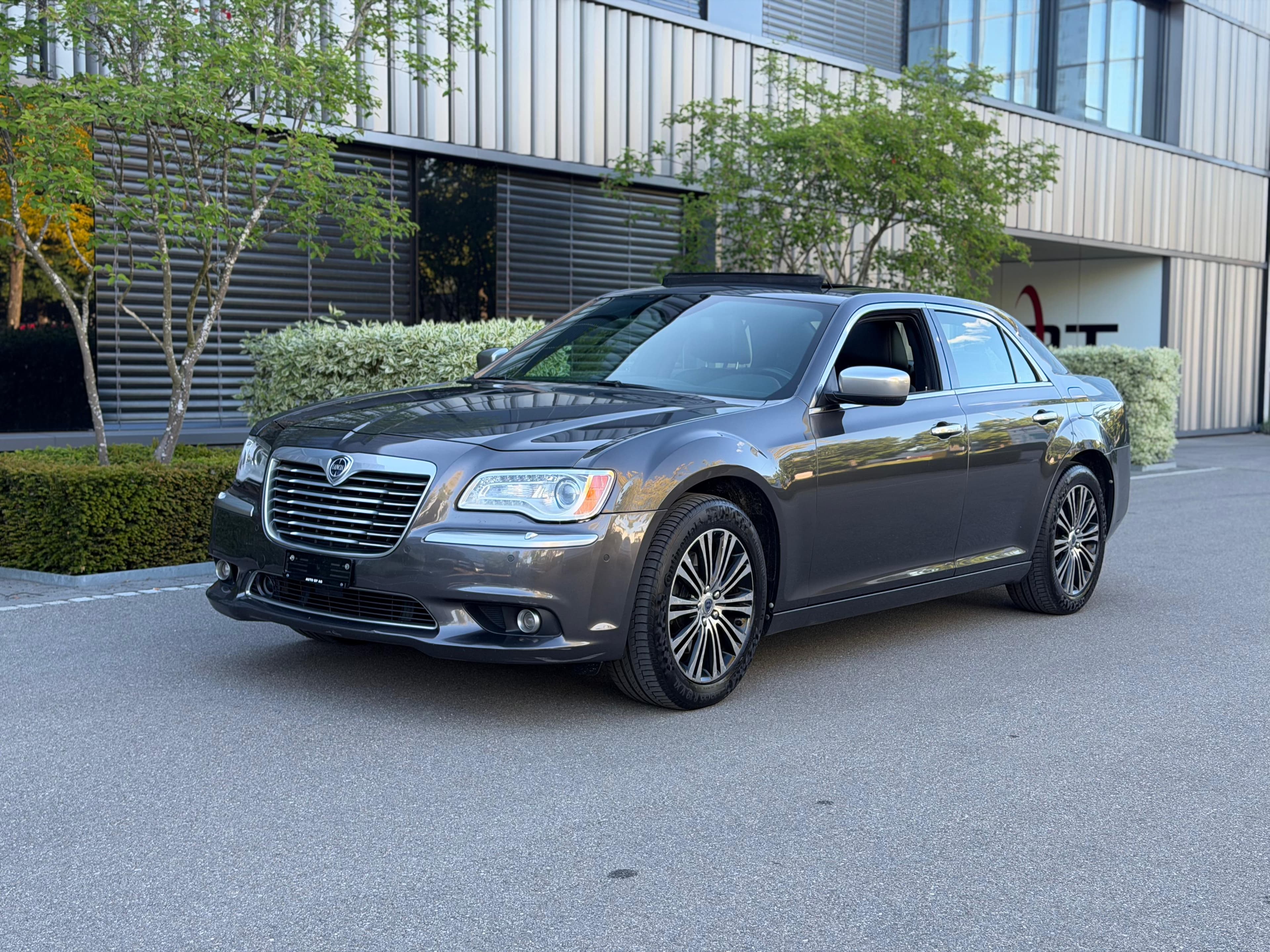 Lancia Thema 3.6 Platinum 4WD Automatic (image principale)